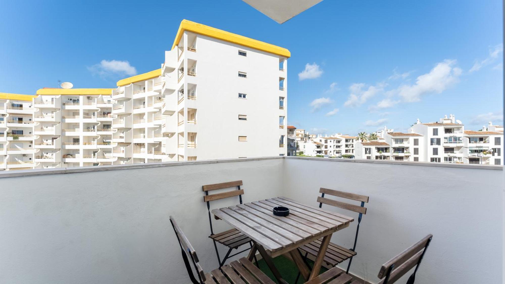 Sunny Retreat With Pool And Balcony By Lovelystay Albufeira Kültér fotó